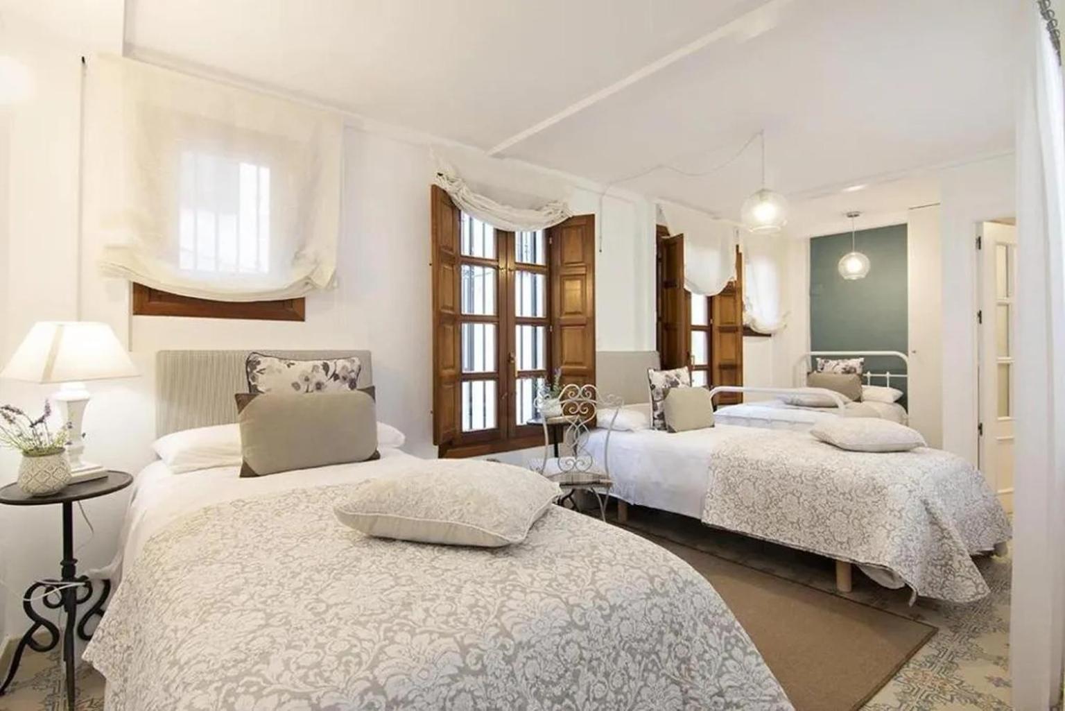 Apartamentos La Tona Puerta Elvira Centro Ciudad Granada Luaran gambar