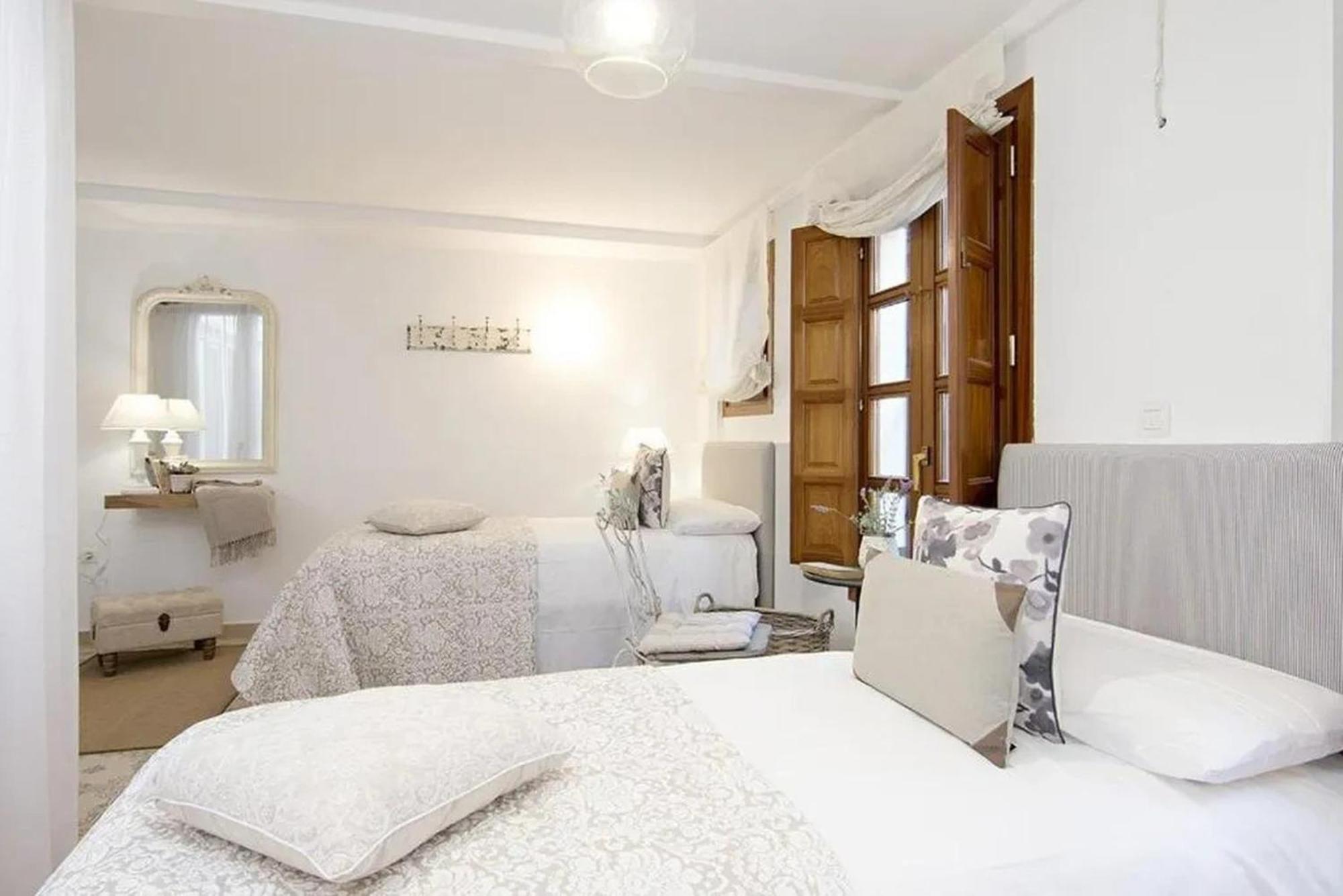 Apartamentos La Tona Puerta Elvira Centro Ciudad Granada Luaran gambar